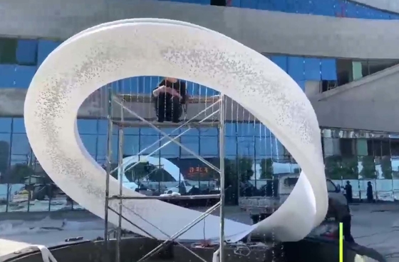 Γλυπτό έργου τέχνης ανοξείδωτου των σύγχρονων οδηγήσεων ύψος 3,5 μέτρων